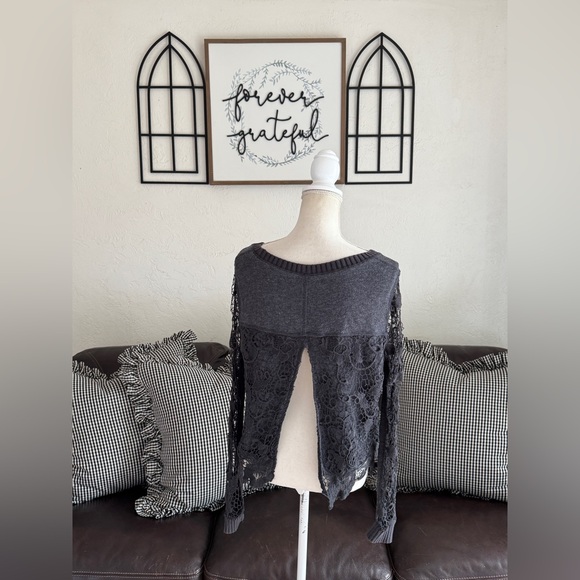 Free People Sweater Womens Size S Dark Grey Lace Sleeve Open Back Artsy Boho - Picture 15 of 15